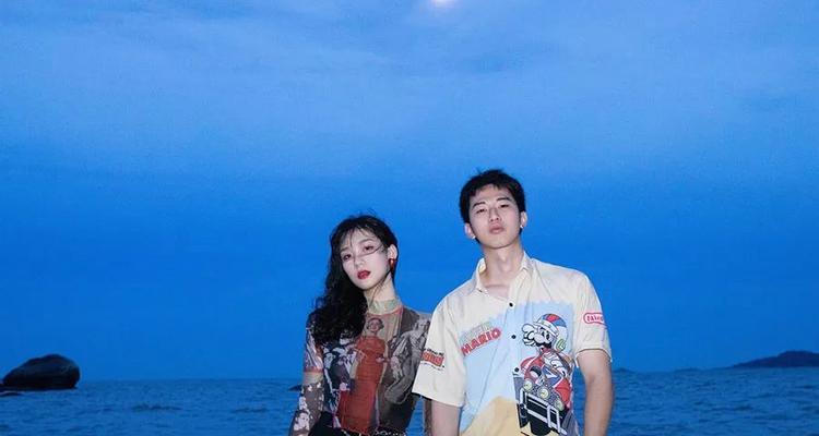 女孩现场挽回男友遭打脸，这样的努力是否值得？（女友猛挽回却遭无情拒绝，挽回爱情需要哪些技巧？）