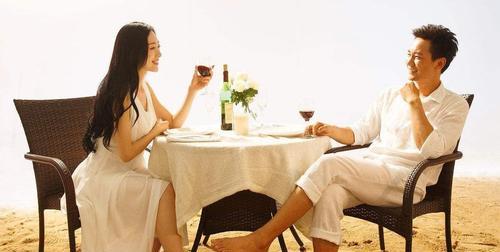 第一次约会女生带闺蜜应该如何应对？（教你在约会中处理好女友和闺蜜的关系）