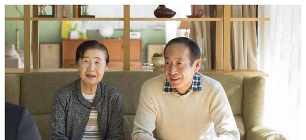 老公守护婆婆的故事（亲情超越一切，家和万事兴）