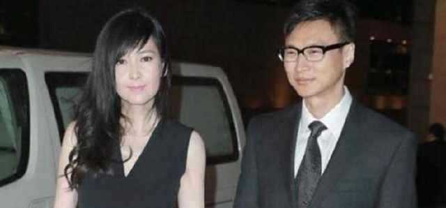 老婆原来是武林高手！（他以崩溃，被捉奸在床，才发现真相）