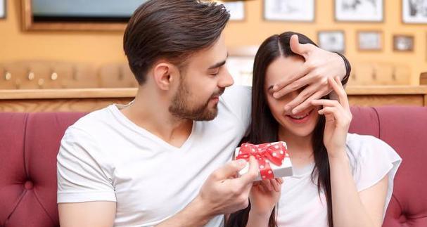 经典挽回男友法，多次分手后如何成功挽回（15个实用技巧，让你顺利挽回前男友）