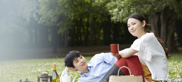 第一次约会见面，男生关注女生这些细节（男生的视角看女生，留意这些细节才能让你更吸引人）