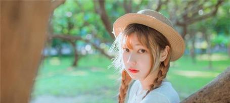 揭秘女人爱上一个人的七大表现（解析女性情感的奥秘，看懂她们的心思）