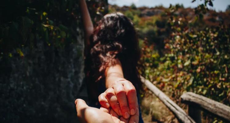 如何挽回不喜欢自己的前女友？（15种高效挽回方法，让她重新爱上你）