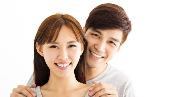 如何挽回出轨妻子的老公心（掌握情感沟通技巧，重建婚姻信任关系）