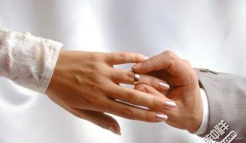 婚姻情感的思考与解决（如何处理婚姻情感问题，让爱情更加长久？）