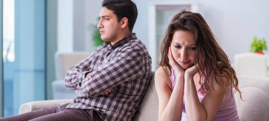 当老婆与其他男人产生感情（探索一位丈夫如何以自己的方式与妻子分享身体上的体验。）