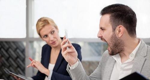 女生聊天必须避免的错误（15个让女生冷淡你的话题）