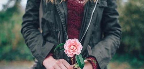 如何成功挽回分手女友？（分手后的关键步骤和技巧，掌握这个便能成功挽回。）