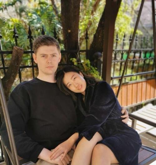 异国恋婚姻出现问题怎么办？（跨越国界的爱情，如何解决难题）