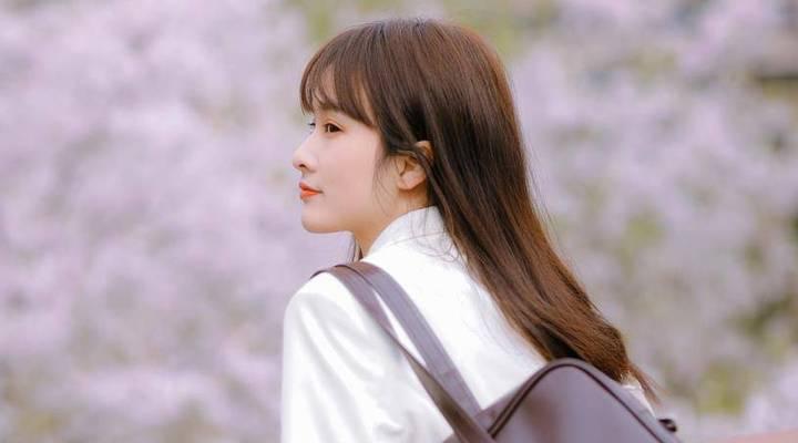 异地追求喜欢的女孩子（如何跨越千里追寻爱的目标）