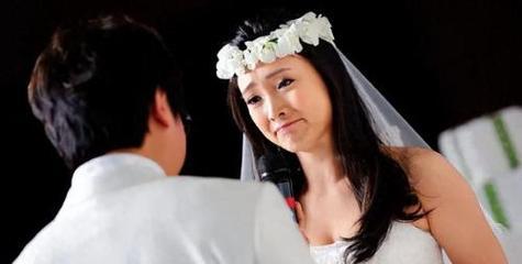不经意间发现老公出轨，妻子该怎么办？（如何处理婚姻危机，挽救爱情关系）