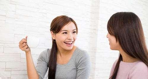 让女孩子笑个够，轻松应对开场困难（聊天娱乐性开场全攻略，教你成为幽默大师）