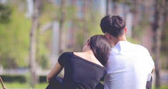 挽回女友的7种方法，让她后悔狠心分手的决定（从心理、行动、语言三方面入手，让她重新爱上你）