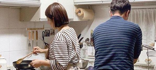 订婚后相亲男变冷淡如何应对（恋爱中的危机，如何拯救？）